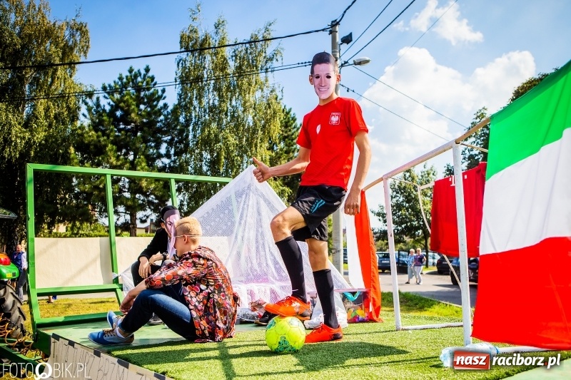 Zdjęcie w galerii na portalu naszraciborz.pl: Dożynki w Samborowicach. Sołtys na hoverboardzie, reszta w korowodzie  wiadomości z regionu