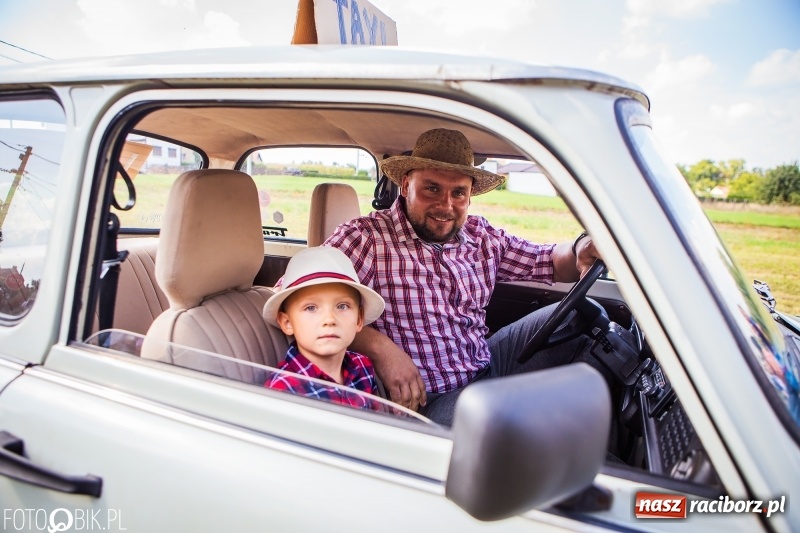 Zdjęcie w galerii na portalu naszraciborz.pl: Dożynki w Samborowicach. Sołtys na hoverboardzie, reszta w korowodzie  wiadomości z regionu
