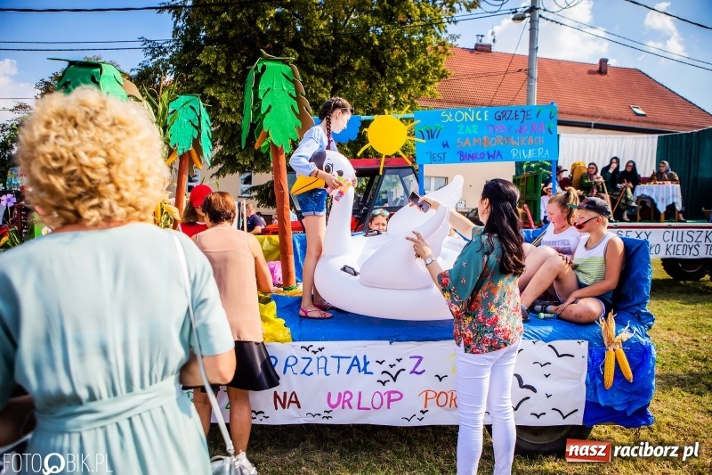Zdjęcie w galerii na portalu naszraciborz.pl: Dożynki w Samborowicach. Sołtys na hoverboardzie, reszta w korowodzie  wiadomości z regionu