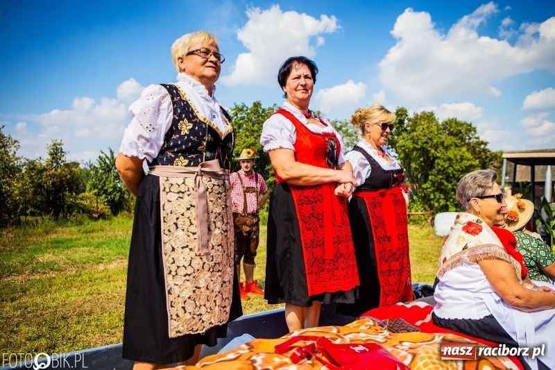 Zdjęcie w galerii na portalu naszraciborz.pl: Dożynki w Samborowicach. Sołtys na hoverboardzie, reszta w korowodzie  wiadomości z regionu