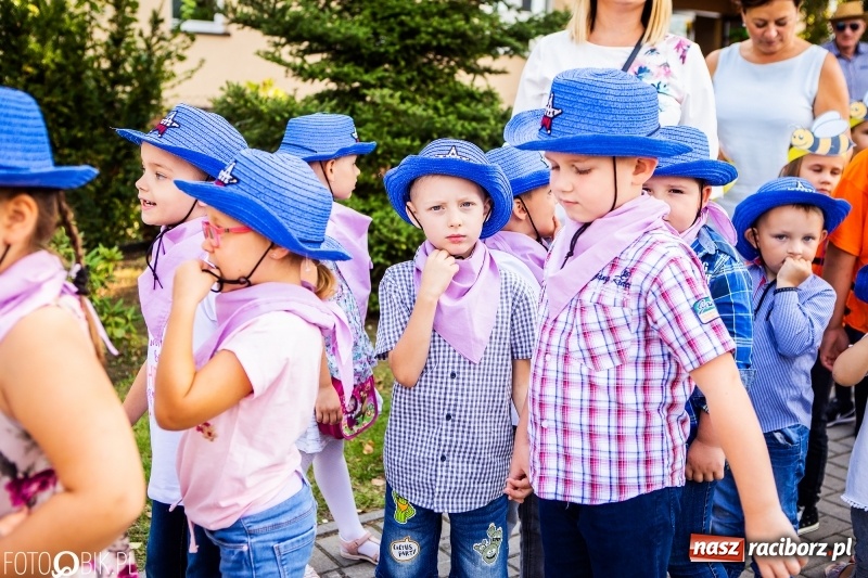 Zdjęcie w galerii na portalu naszraciborz.pl: Dożynki w Samborowicach. Sołtys na hoverboardzie, reszta w korowodzie  wiadomości z regionu