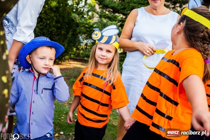 Zdjęcie w galerii na portalu naszraciborz.pl: Dożynki w Samborowicach. Sołtys na hoverboardzie, reszta w korowodzie  wiadomości z regionu