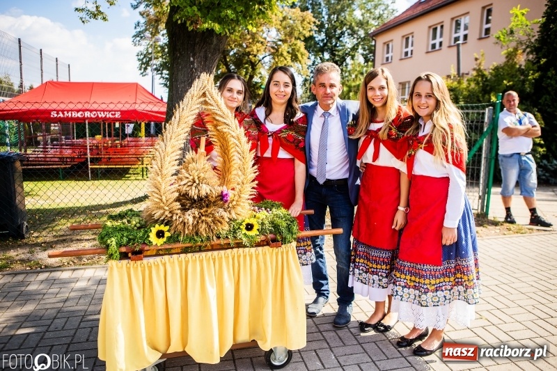 Zdjęcie w galerii na portalu naszraciborz.pl: Dożynki w Samborowicach. Sołtys na hoverboardzie, reszta w korowodzie  wiadomości z regionu