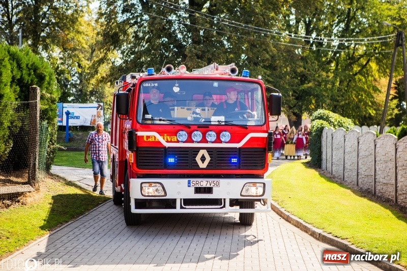 Zdjęcie w galerii na portalu naszraciborz.pl: Dożynki w Samborowicach. Sołtys na hoverboardzie, reszta w korowodzie  wiadomości z regionu