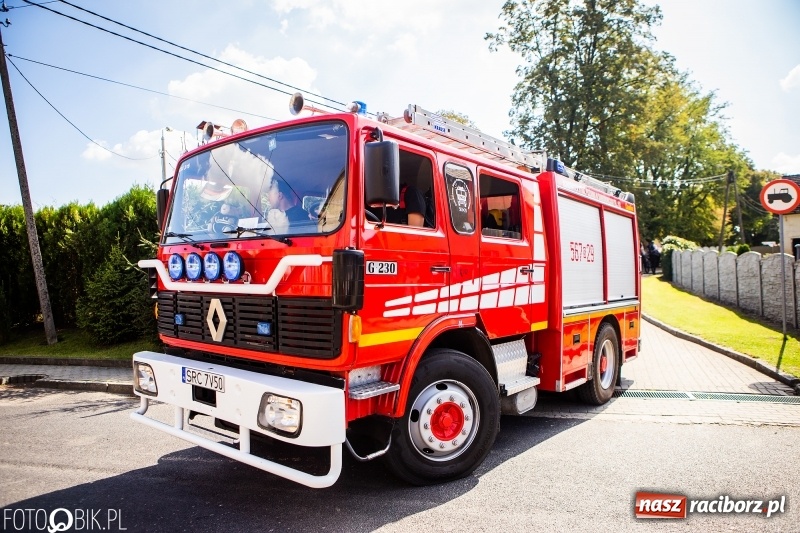 Zdjęcie w galerii na portalu naszraciborz.pl: Dożynki w Samborowicach. Sołtys na hoverboardzie, reszta w korowodzie  wiadomości z regionu