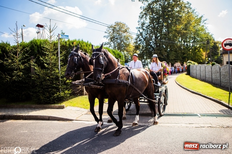 Zdjęcie w galerii na portalu naszraciborz.pl: Dożynki w Samborowicach. Sołtys na hoverboardzie, reszta w korowodzie  wiadomości z regionu