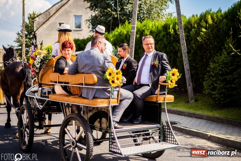 Zdjęcie w galerii na portalu naszraciborz.pl: Dożynki w Samborowicach. Sołtys na hoverboardzie, reszta w korowodzie  wiadomości z regionu