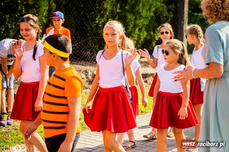 Zdjęcie w galerii na portalu naszraciborz.pl: Dożynki w Samborowicach. Sołtys na hoverboardzie, reszta w korowodzie  wiadomości z regionu