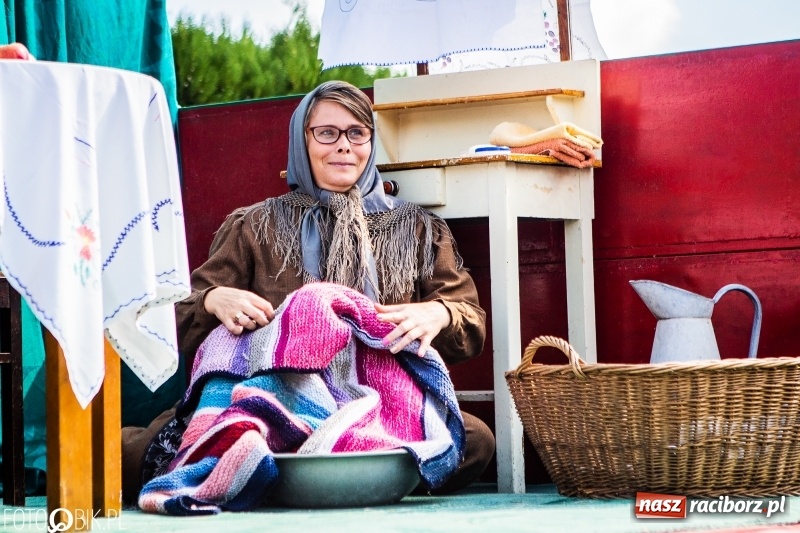 Zdjęcie w galerii na portalu naszraciborz.pl: Dożynki w Samborowicach. Sołtys na hoverboardzie, reszta w korowodzie  wiadomości z regionu