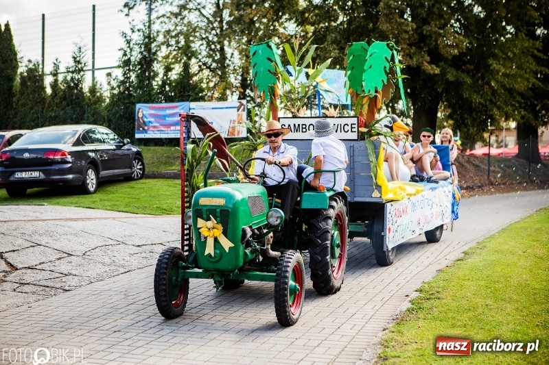 Zdjęcie w galerii na portalu naszraciborz.pl: Dożynki w Samborowicach. Sołtys na hoverboardzie, reszta w korowodzie  wiadomości z regionu