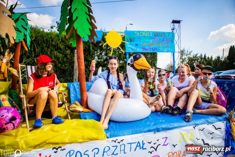 Zdjęcie w galerii na portalu naszraciborz.pl: Dożynki w Samborowicach. Sołtys na hoverboardzie, reszta w korowodzie  wiadomości z regionu