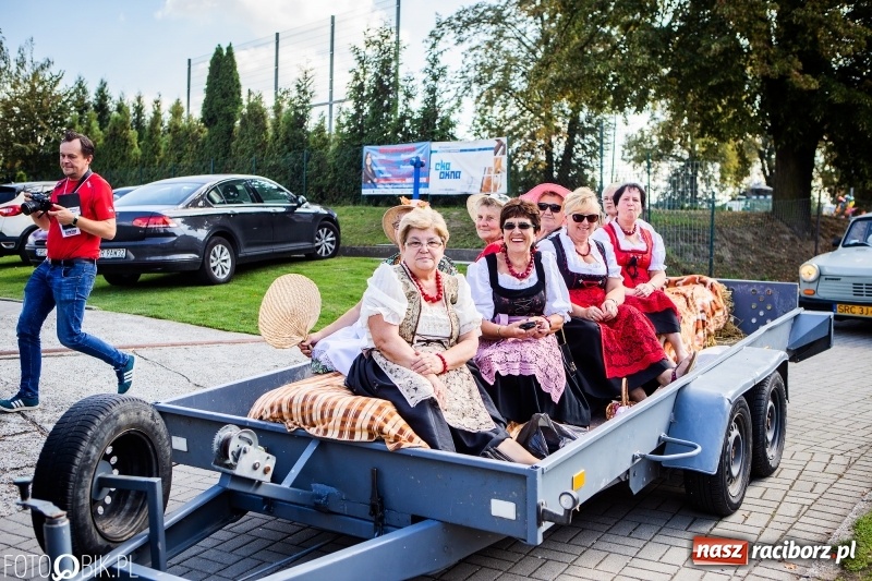 Zdjęcie w galerii na portalu naszraciborz.pl: Dożynki w Samborowicach. Sołtys na hoverboardzie, reszta w korowodzie  wiadomości z regionu