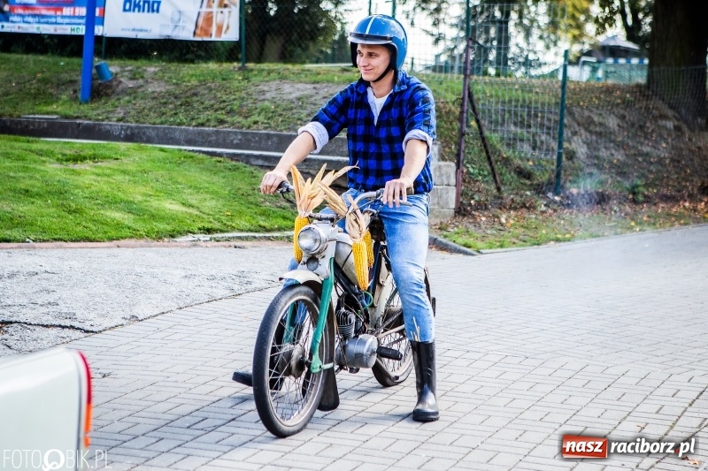 Zdjęcie w galerii na portalu naszraciborz.pl: Dożynki w Samborowicach. Sołtys na hoverboardzie, reszta w korowodzie  wiadomości z regionu