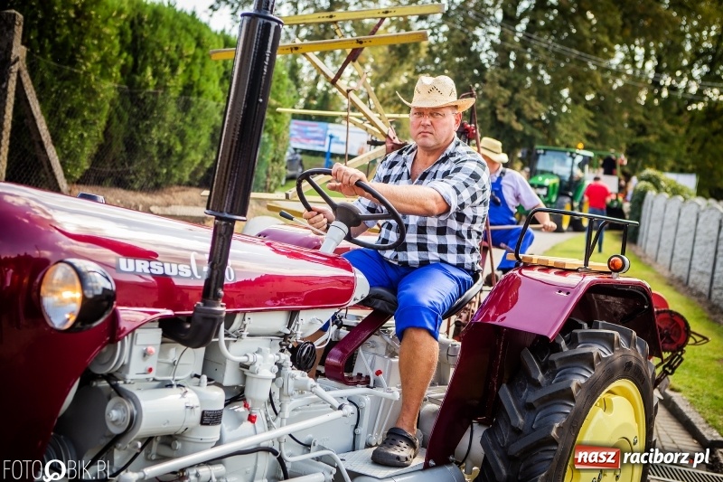 Zdjęcie w galerii na portalu naszraciborz.pl: Dożynki w Samborowicach. Sołtys na hoverboardzie, reszta w korowodzie  wiadomości z regionu