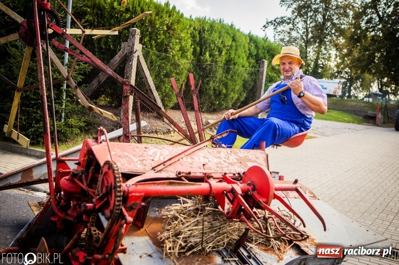 Zdjęcie w galerii na portalu naszraciborz.pl: Dożynki w Samborowicach. Sołtys na hoverboardzie, reszta w korowodzie  wiadomości z regionu