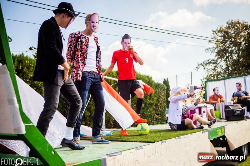Zdjęcie w galerii na portalu naszraciborz.pl: Dożynki w Samborowicach. Sołtys na hoverboardzie, reszta w korowodzie  wiadomości z regionu