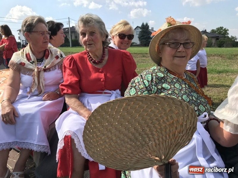 Zdjęcie w galerii na portalu naszraciborz.pl: Dożynki w Samborowicach. Sołtys na hoverboardzie, reszta w korowodzie  wiadomości z regionu