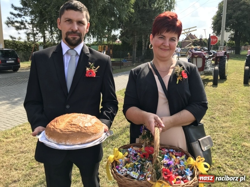 Zdjęcie w galerii na portalu naszraciborz.pl: Dożynki w Samborowicach. Sołtys na hoverboardzie, reszta w korowodzie  wiadomości z regionu