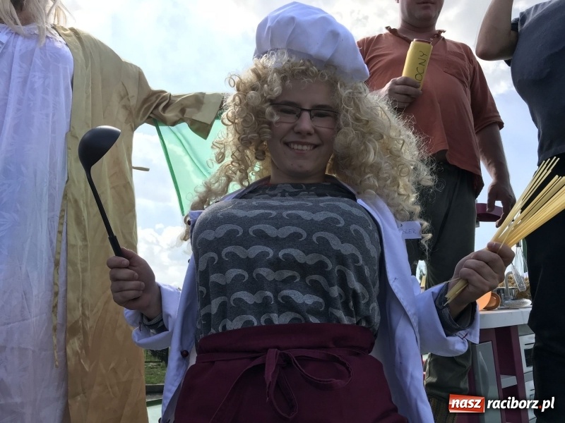 Zdjęcie w galerii na portalu naszraciborz.pl: Dożynki w Samborowicach. Sołtys na hoverboardzie, reszta w korowodzie  wiadomości z regionu