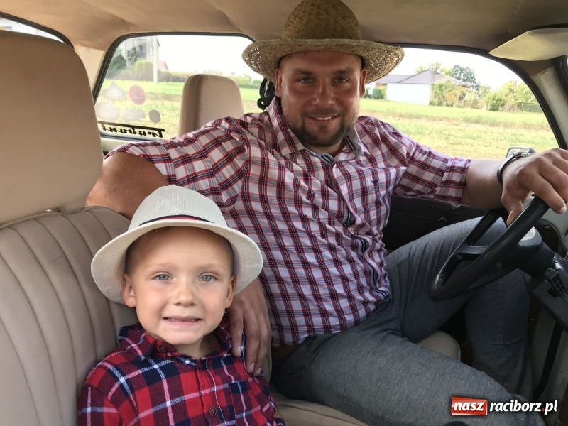 Zdjęcie w galerii na portalu naszraciborz.pl: Dożynki w Samborowicach. Sołtys na hoverboardzie, reszta w korowodzie  wiadomości z regionu