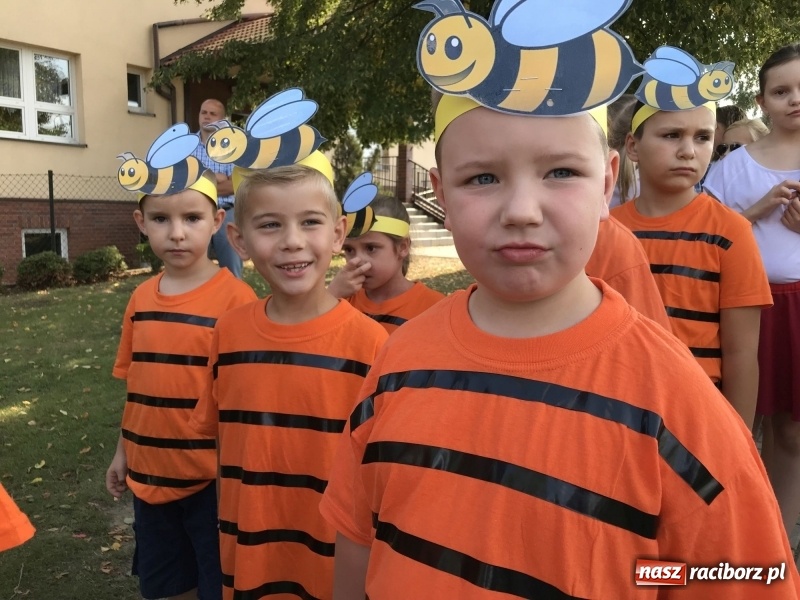 Zdjęcie w galerii na portalu naszraciborz.pl: Dożynki w Samborowicach. Sołtys na hoverboardzie, reszta w korowodzie  wiadomości z regionu