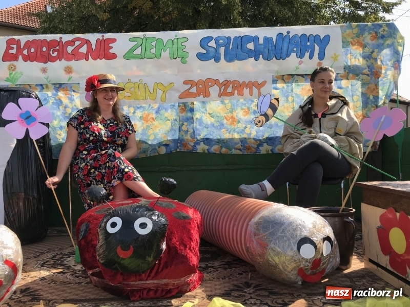 Zdjęcie w galerii na portalu naszraciborz.pl: Dożynki w Samborowicach. Sołtys na hoverboardzie, reszta w korowodzie  wiadomości z regionu