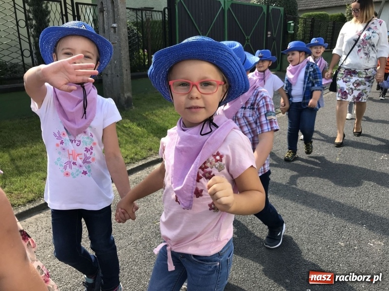 Zdjęcie w galerii na portalu naszraciborz.pl: Dożynki w Samborowicach. Sołtys na hoverboardzie, reszta w korowodzie  wiadomości z regionu