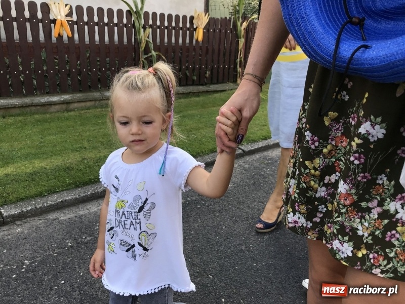 Zdjęcie w galerii na portalu naszraciborz.pl: Dożynki w Samborowicach. Sołtys na hoverboardzie, reszta w korowodzie  wiadomości z regionu