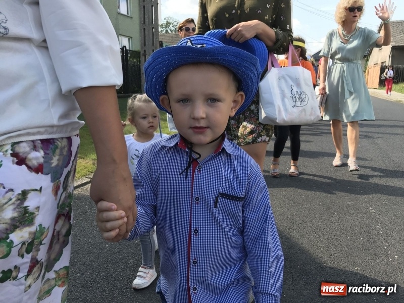 Zdjęcie w galerii na portalu naszraciborz.pl: Dożynki w Samborowicach. Sołtys na hoverboardzie, reszta w korowodzie  wiadomości z regionu