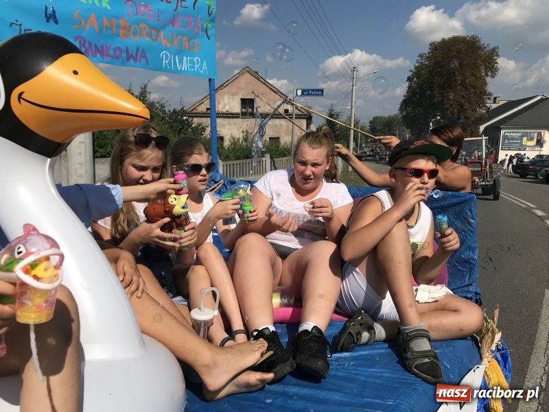 Zdjęcie w galerii na portalu naszraciborz.pl: Dożynki w Samborowicach. Sołtys na hoverboardzie, reszta w korowodzie  wiadomości z regionu