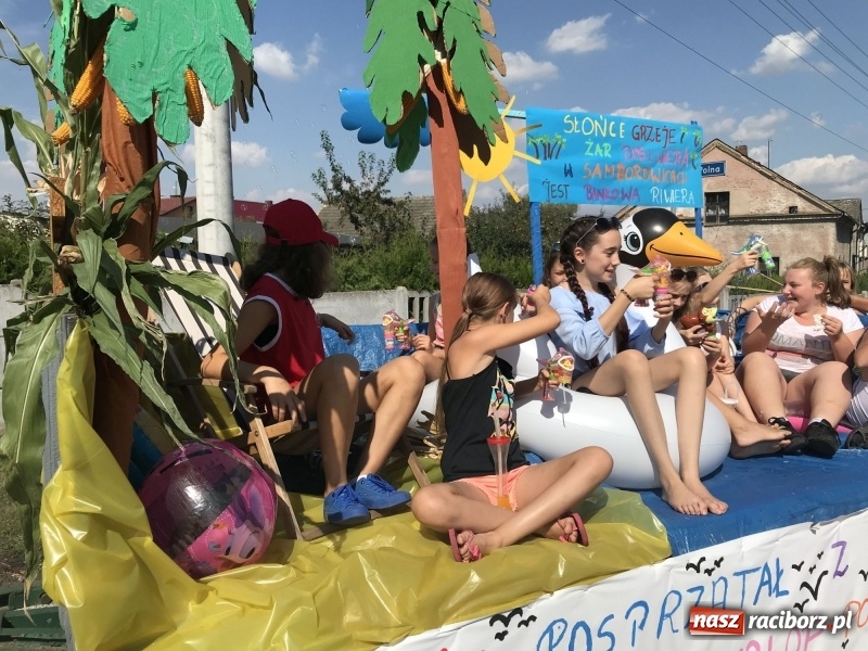 Zdjęcie w galerii na portalu naszraciborz.pl: Dożynki w Samborowicach. Sołtys na hoverboardzie, reszta w korowodzie  wiadomości z regionu