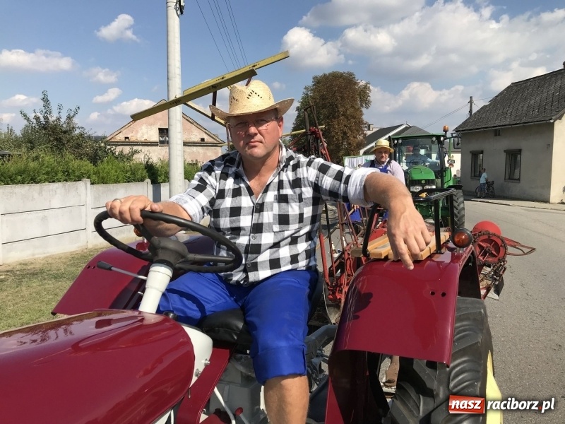 Zdjęcie w galerii na portalu naszraciborz.pl: Dożynki w Samborowicach. Sołtys na hoverboardzie, reszta w korowodzie  wiadomości z regionu