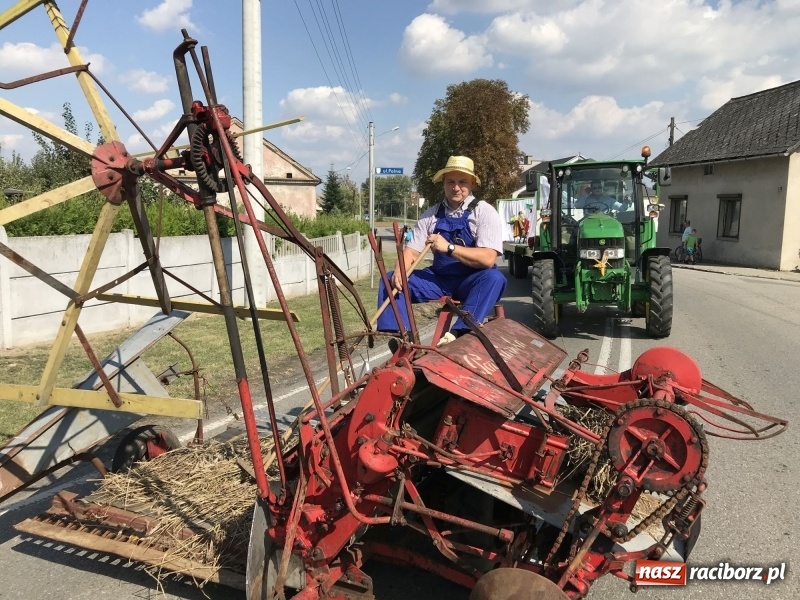 Zdjęcie w galerii na portalu naszraciborz.pl: Dożynki w Samborowicach. Sołtys na hoverboardzie, reszta w korowodzie  wiadomości z regionu