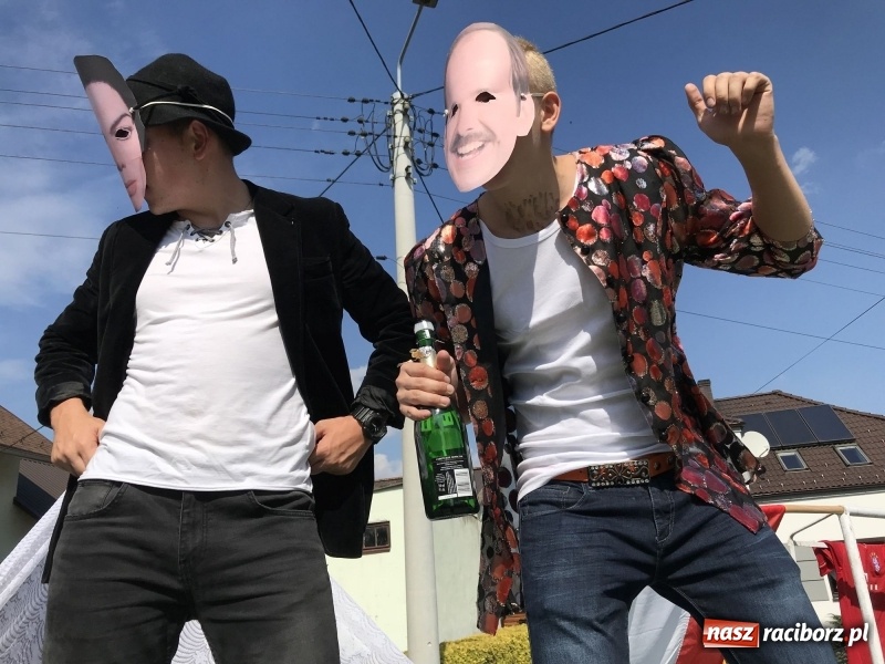 Zdjęcie w galerii na portalu naszraciborz.pl: Dożynki w Samborowicach. Sołtys na hoverboardzie, reszta w korowodzie  wiadomości z regionu