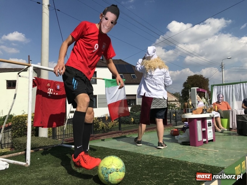 Zdjęcie w galerii na portalu naszraciborz.pl: Dożynki w Samborowicach. Sołtys na hoverboardzie, reszta w korowodzie  wiadomości z regionu