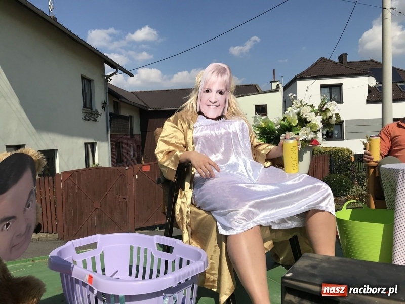 Zdjęcie w galerii na portalu naszraciborz.pl: Dożynki w Samborowicach. Sołtys na hoverboardzie, reszta w korowodzie  wiadomości z regionu