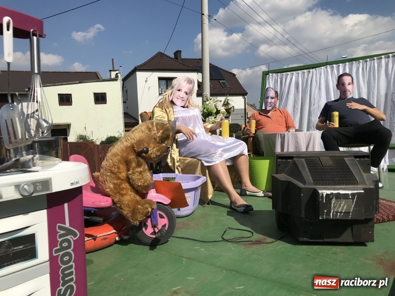 Zdjęcie w galerii na portalu naszraciborz.pl: Dożynki w Samborowicach. Sołtys na hoverboardzie, reszta w korowodzie  wiadomości z regionu