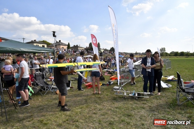 Zdjęcie w galerii na portalu naszraciborz.pl: XI Międzynarodowy Raciborski Piknik Modelarski zgomadził nad Ulgą tłumy. FOTO i WIDEO wiadomości z regionu