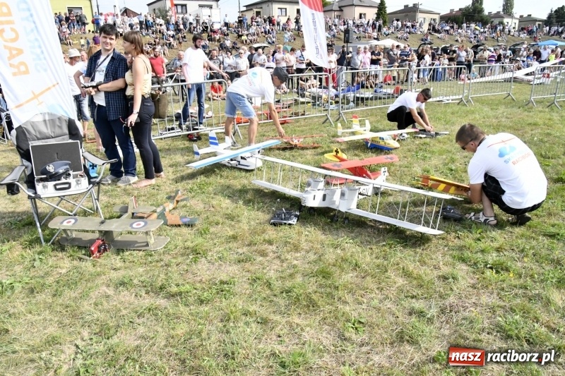 Zdjęcie w galerii na portalu naszraciborz.pl: XI Międzynarodowy Raciborski Piknik Modelarski zgomadził nad Ulgą tłumy. FOTO i WIDEO wiadomości z regionu