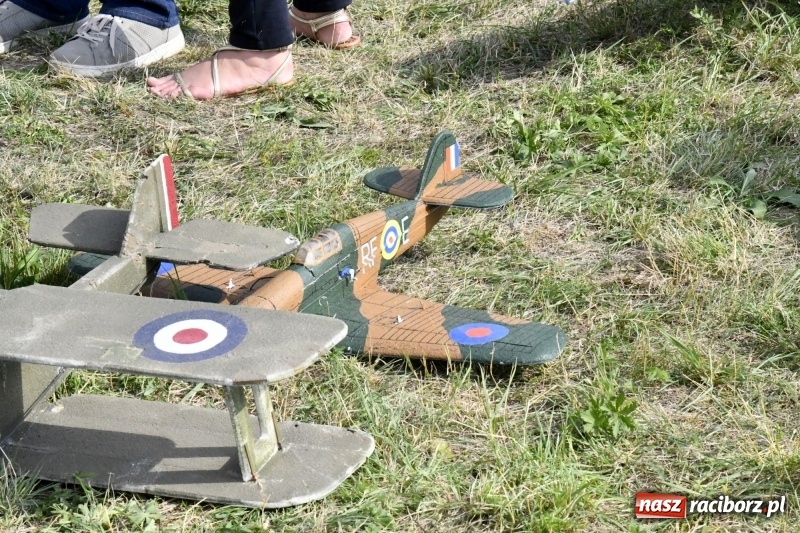 Zdjęcie w galerii na portalu naszraciborz.pl: XI Międzynarodowy Raciborski Piknik Modelarski zgomadził nad Ulgą tłumy. FOTO i WIDEO wiadomości z regionu