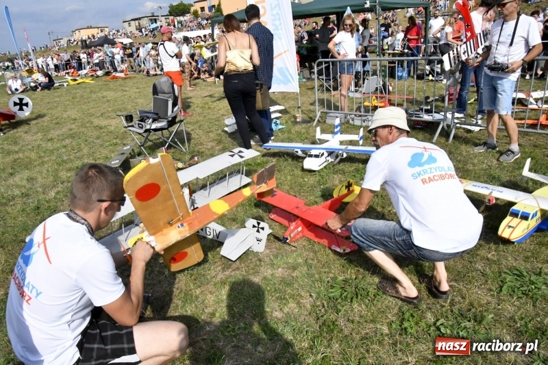 Zdjęcie w galerii na portalu naszraciborz.pl: XI Międzynarodowy Raciborski Piknik Modelarski zgomadził nad Ulgą tłumy. FOTO i WIDEO wiadomości z regionu