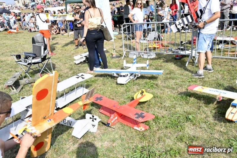 Zdjęcie w galerii na portalu naszraciborz.pl: XI Międzynarodowy Raciborski Piknik Modelarski zgomadził nad Ulgą tłumy. FOTO i WIDEO wiadomości z regionu