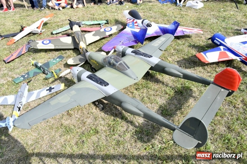 Zdjęcie w galerii na portalu naszraciborz.pl: XI Międzynarodowy Raciborski Piknik Modelarski zgomadził nad Ulgą tłumy. FOTO i WIDEO wiadomości z regionu