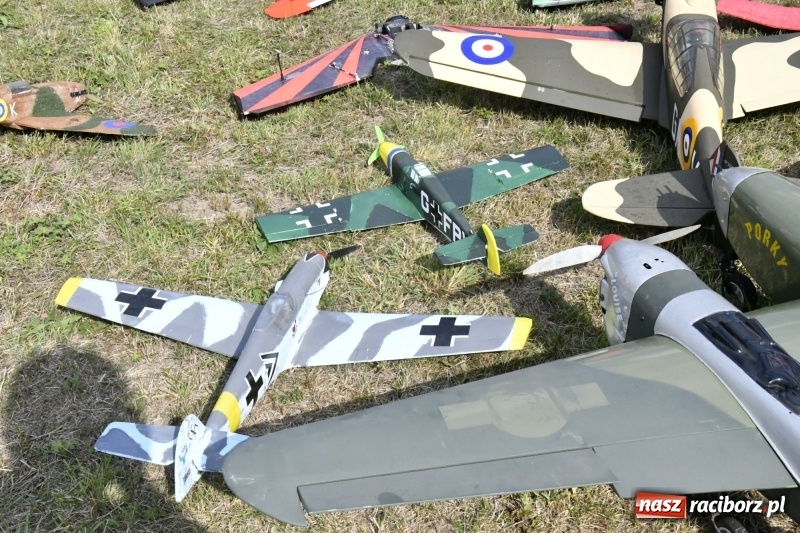 Zdjęcie w galerii na portalu naszraciborz.pl: XI Międzynarodowy Raciborski Piknik Modelarski zgomadził nad Ulgą tłumy. FOTO i WIDEO wiadomości z regionu