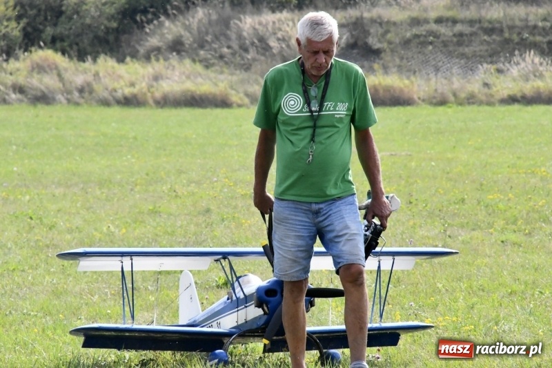 Zdjęcie w galerii na portalu naszraciborz.pl: XI Międzynarodowy Raciborski Piknik Modelarski zgomadził nad Ulgą tłumy. FOTO i WIDEO wiadomości z regionu