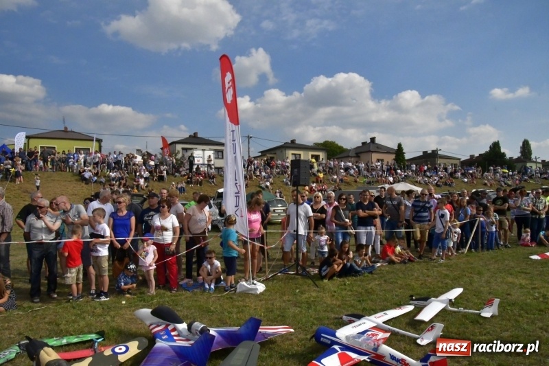 Zdjęcie w galerii na portalu naszraciborz.pl: XI Międzynarodowy Raciborski Piknik Modelarski zgomadził nad Ulgą tłumy. FOTO i WIDEO wiadomości z regionu