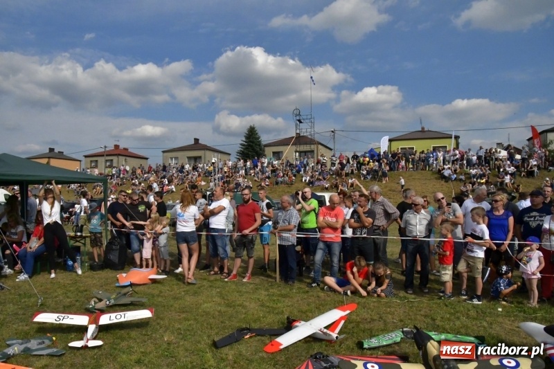 Zdjęcie w galerii na portalu naszraciborz.pl: XI Międzynarodowy Raciborski Piknik Modelarski zgomadził nad Ulgą tłumy. FOTO i WIDEO wiadomości z regionu