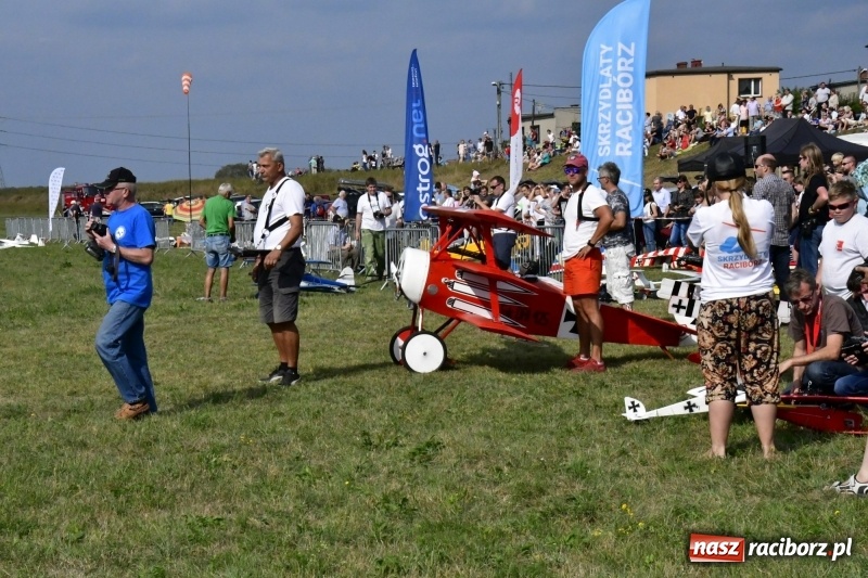 Zdjęcie w galerii na portalu naszraciborz.pl: XI Międzynarodowy Raciborski Piknik Modelarski zgomadził nad Ulgą tłumy. FOTO i WIDEO wiadomości z regionu