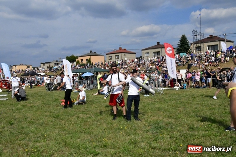 Zdjęcie w galerii na portalu naszraciborz.pl: XI Międzynarodowy Raciborski Piknik Modelarski zgomadził nad Ulgą tłumy. FOTO i WIDEO wiadomości z regionu