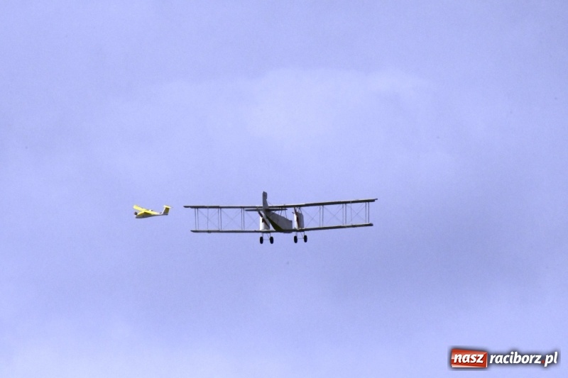 Zdjęcie w galerii na portalu naszraciborz.pl: XI Międzynarodowy Raciborski Piknik Modelarski zgomadził nad Ulgą tłumy. FOTO i WIDEO wiadomości z regionu